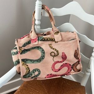 COPY - Vince Camuto Orla Linen Tote Bag Pink
Snakes Print